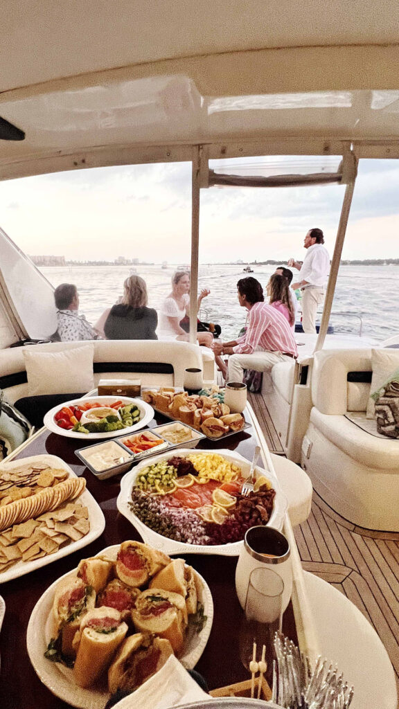 Devonia Yacht - Amenities 2