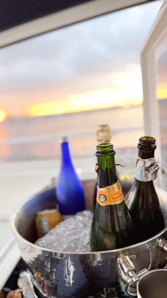 Devonia Yacht - Amenities