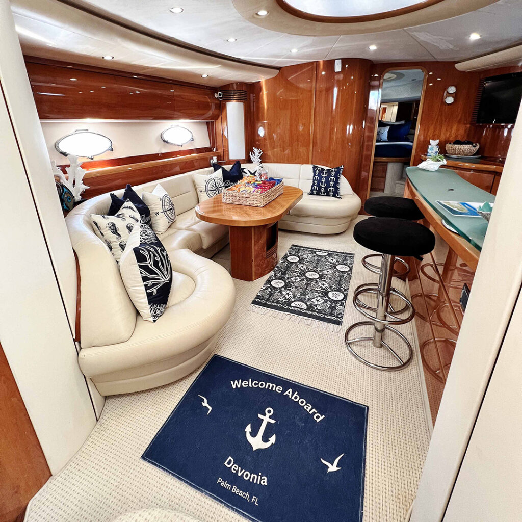 Devonia Yacht - Interior