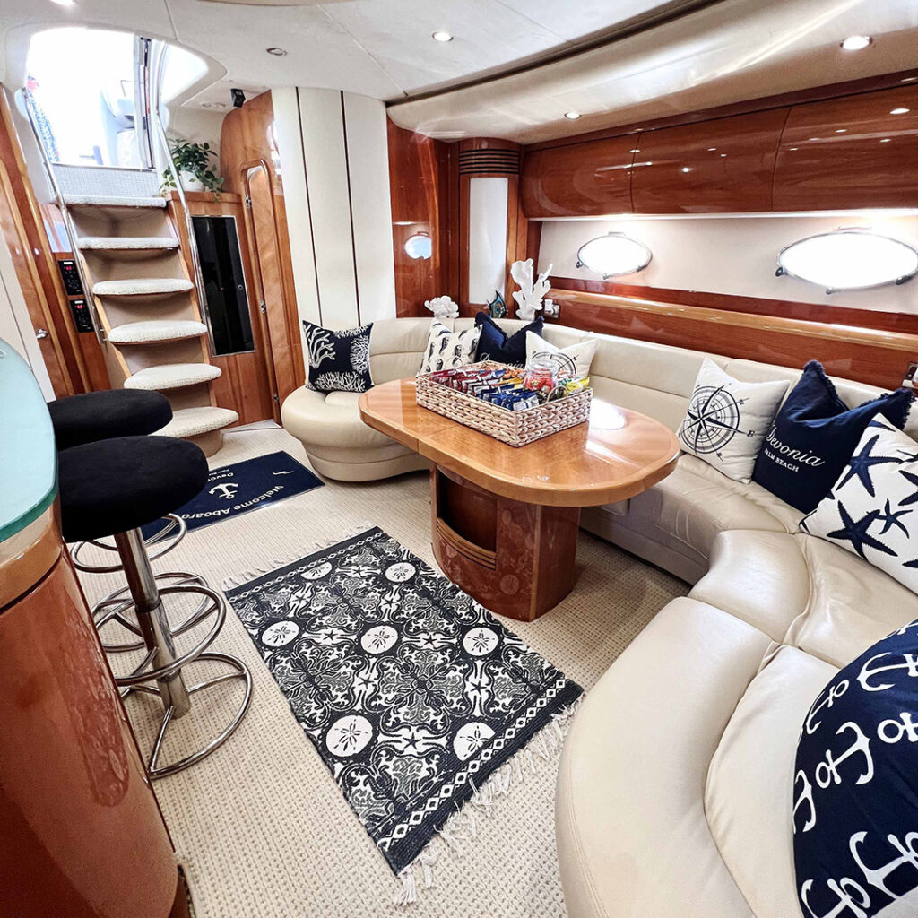 Devonia Yacht - Interior 2